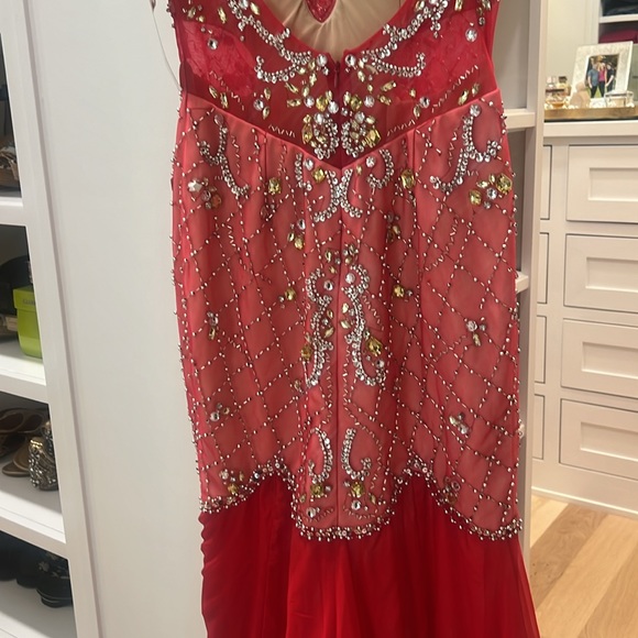 Formal red dress - Picture 4 of 8